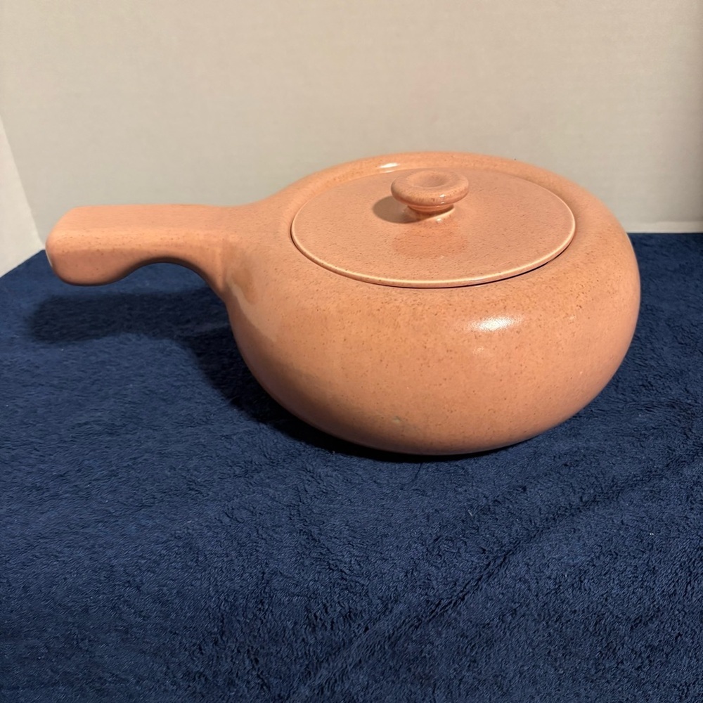 MCM Russel Wright American Modern Covered Casserole Dish Pottery Coral Bean Pot
